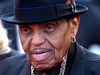 Умер отец легендарного музыканта Майкла Джексона