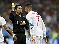 Фотожаба: Криштиану Роналду судье: 