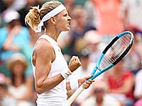 Сестры Уильямс вышли в третий круг Уимблдона. Возняцки и Радваньска выбыли