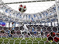 Первый гол в четвертьфиналах забил игрок 