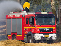 Пожар на конной ферме в Раанане, на месте работают пожарные