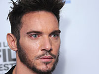 Звезда Голливуда подрался с женой в самолете American Airlines и был задержан