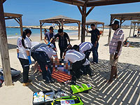 Мужчина пострадал, купаясь в море возле пляжа