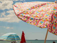 Британка, едва не утонувшая в море, выжила благодаря 12-летнему сыну и двум прохожим