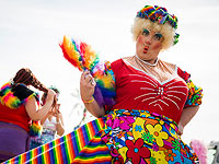 В Британии и Нидерландах прошли ежегодные гей-парады. Фоторепортаж 
