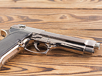 В Петербурге 4-летняя девочка выстрелила себе в лицо из травматического пистолета