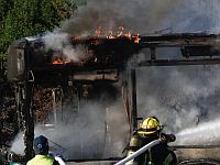 Из-за загоревшегося автобуса было блокировано движение по 1-й трассе