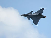 Шведский истребитель столкнулся со стаей птиц и потерпел крушение