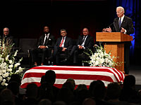 Панихиду по Джону Маккейну открыл бывший вице-президент США Джо Байден
