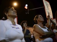 Политики осудили сожжение фотографии Дери в южном Тель-Авиве