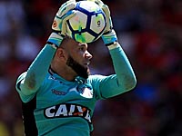 Бразильский вратарь забил гол со штрафного. Автогол бывшего игрока