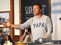 Культовый британский шеф Джейми Оливер сам справился с вором, проникшим в дом