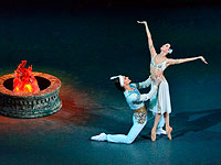 Звезды Большого театра Анна Никулина и Владислав Лантратов в 