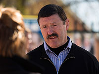 Расисты Австралии подбросили свиную требуху в офис парламентария, женатого на еврейке