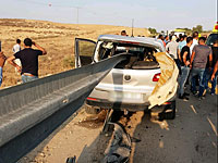 На 60-м шоссе автомобиль врезался в ограждение: трое пострадавших