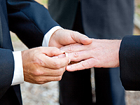 Свадебная церемония двух представителей ЛГБТ-общины едва не завершилась скандалом