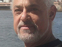 Во время массового заплыва на побережье Кинерета пропал 66-летний Моше Шамир