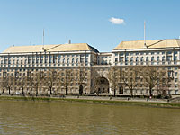 MI5 ищет таланты: подходящих обучат взламывать компьютеры террористов