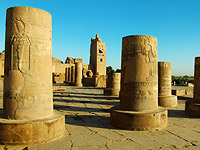 В храме эпохи Птолемеев на юге Египта найдена статуя сфинкса 