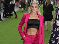 Знаменитая серфингистка порадовала болельщиков сексуальной фотографией