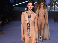 Без лишней скромности: Париж принимает неделю моды. Фоторепортаж