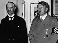 Невилл Чемберлен и Адольф Гитлер в Мюнхене в 1938 году