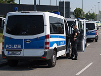 В Берлине легковой автомобиль въехал в группу людей, находившихся в кафе