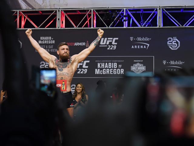 Опубликовано видео попытки нападения Конора Макгрегора на Хабиба Нурмагомедова