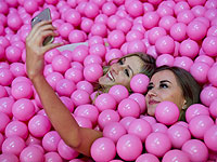 Розовое безумие: в Кельне открылся музей селфи. Фоторепортаж