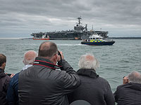 Harry S. Truman: ядерный авианосец в порту Англии. Фоторепортаж 
