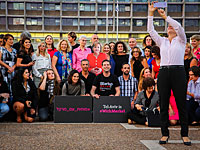 В центре Тель-Авива деловые женщины провели протестную фотосессию с Ангелой Меркель