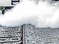 Из-за задымления поезда пассажиры эвакуировались через окна