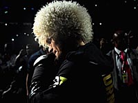 Хабибу Нурмагомедову продлили дисквалификацию, но вернули половину гонорара