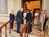 Биньямин и Сара Нетаниягу вернулись в Израиль после визита в Оман