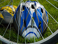 В первом чтении принят закон, обязывающий надевать каску при езде на электровелосипеде