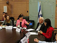 Реформа сферы ухода за пожилыми и немощными отложена из-за спора между