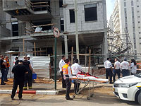 На стройке в Петах-Тикве рухнул помост, ведутся поиски пропавшего рабочего