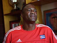 Легендарный боксер, трехкратный олимпийский чемпион, арестован по обвинению в изнасиловании несовершеннолетнего