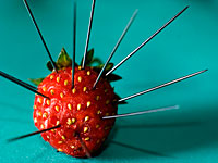 Иголки в клубнике, потрясшие Австралию – результат производственного конфликта 
