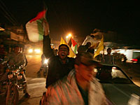 В секторе Газы празднуют победу над Израилем