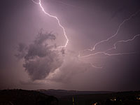 Дожди с грозами и град в центре Израиля