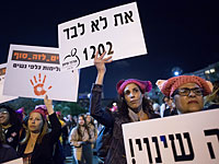 Двое задержанных во время Марша против насилия в отношении женщин