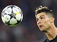 Китайцы сложили портрет Криштиану Роналду из кубиков Рубика