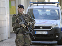 Во Франции женщина забаррикадировалась в банке и угрожает его взорвать
