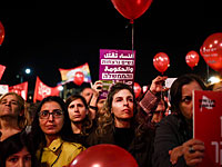 Десятки тысяч женщин участвуют в митинге на площади Рабина
