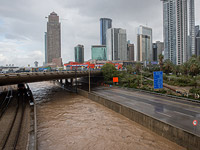 Первая зимняя буря сезона 2018-2019: затопления и обрушения. Фоторепортаж