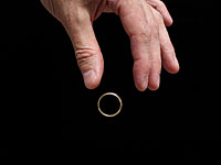 Полиция Нью-Йорка ищет влюбленных, которые потеряли обручальное кольцо