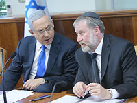 Ynet: Мандельблит не опубликует решение по делам Нетаниягу до выборов