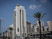 Жители Холона сообщают, что слышат взрывы