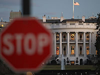 Канадец хотел просить Трампа найти ему жену и нес в подарок виски